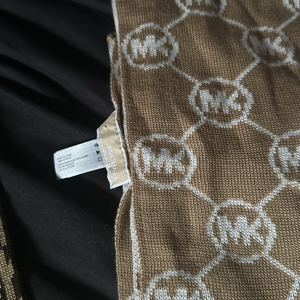 Scarf - Picture 2 of 3